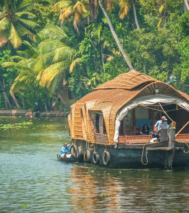 Hills & Houseboats – A Kerala Escape